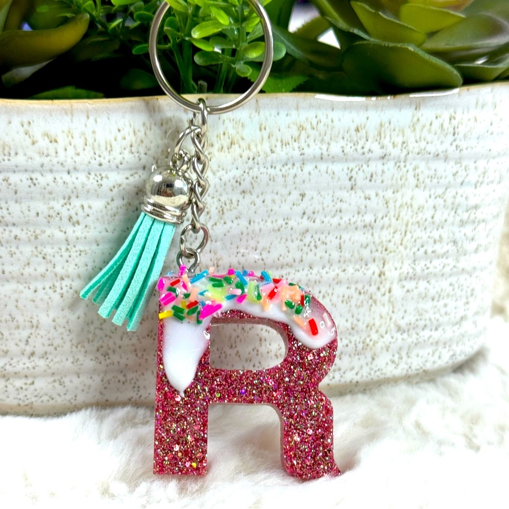 🍩 Donut Drip Letter Keychain Featuring Letter R🤎
